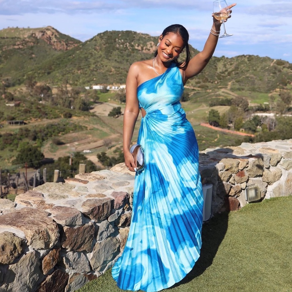 Elegant Blue One-Shoulder Dress